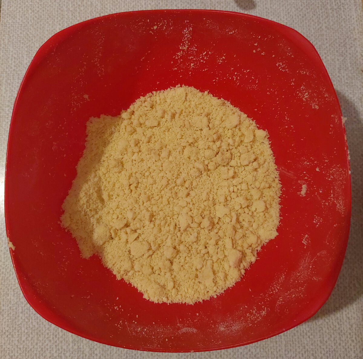 Жёлтый цвет муки - из-за нутовой муки.