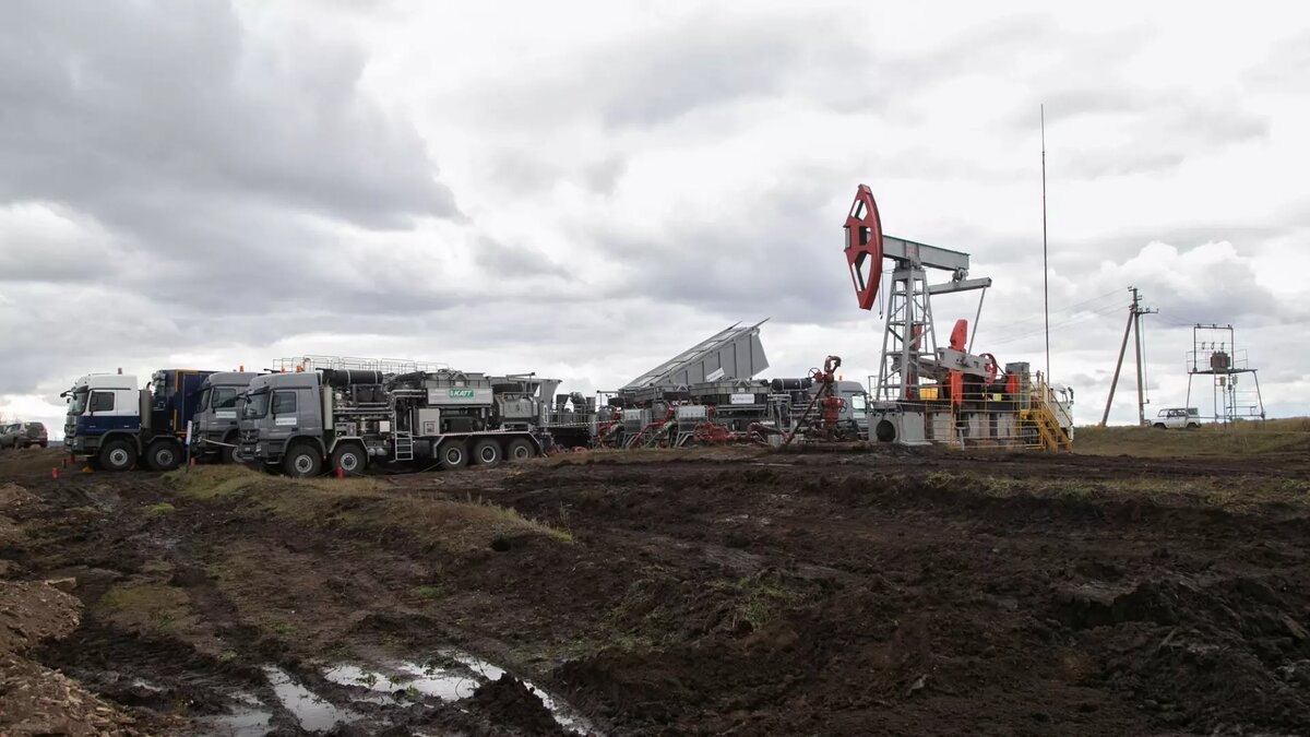     Российские нефтяные компании пожаловались в комитет по энергетики Госдумы на убытки, которые они терпят из-за налоговой нагрузки. О критическом положении дел сообщает и «Сургутнефтегаз».