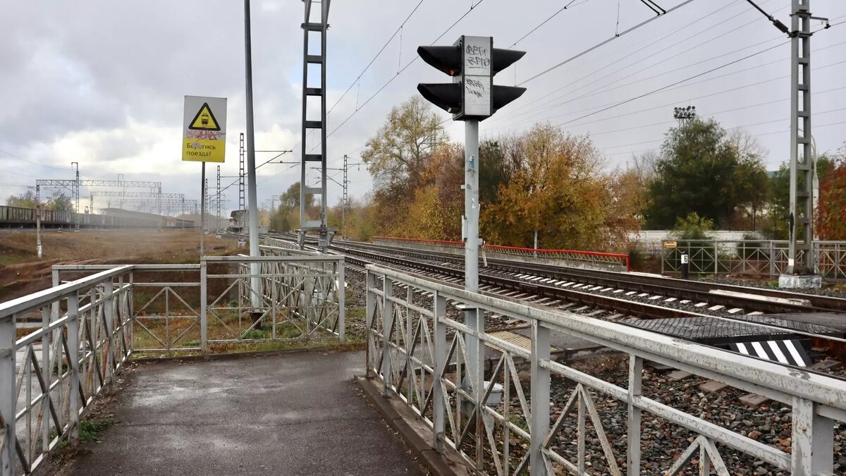     Создание безопасного пешеходного перехода через железную дорогу по улице Копылова в Казани возможно либо за счет сужения проезжей части, либо при помощи тоннеля в конструкции путепровода. Соответствующий ответ на запрос Inkazan поступил от комитета внешнего благоустройства города.