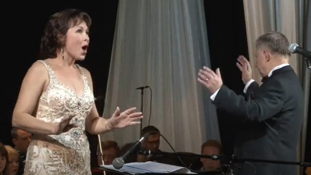 Резеда Галимова. скриншот realnoevremya.ru видео «Резеда Галимова. ГОНИ РТ. Дирижер А.Шутиков. Татгосфилармония. «Сказки Венского леса». И.Штраус»/ youtube.com, аккаунт «Татарская государственная филармония имени Г.Тукая» 