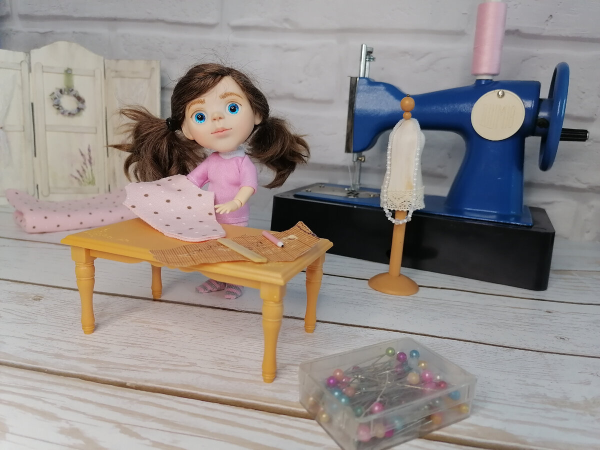 Голова куклы, манекен и ширма изготовлены Марией Картавых