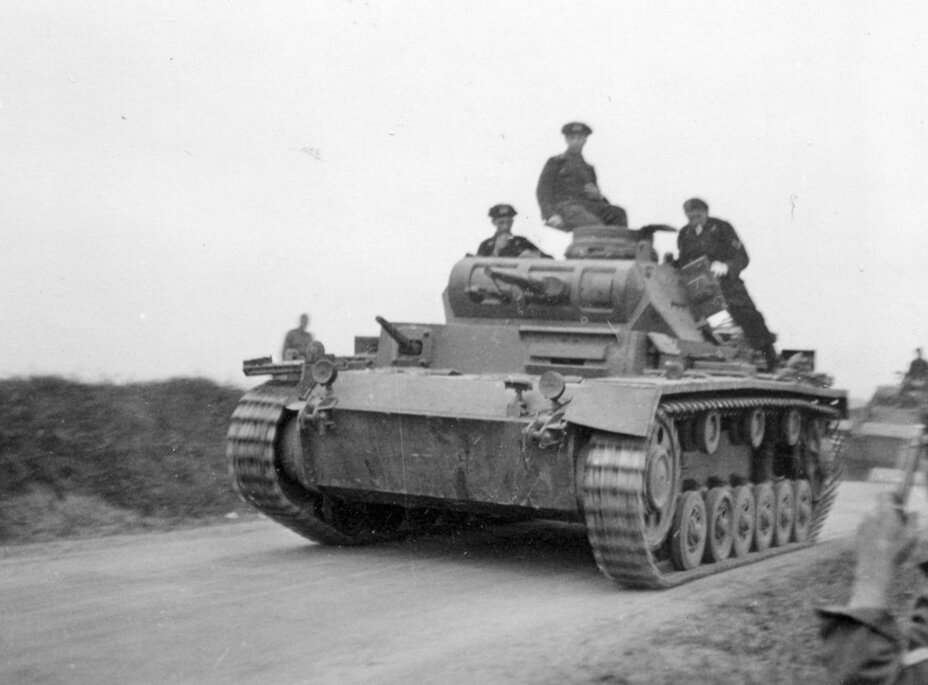 Pz.Kpfw. III Ausf. E на марше
