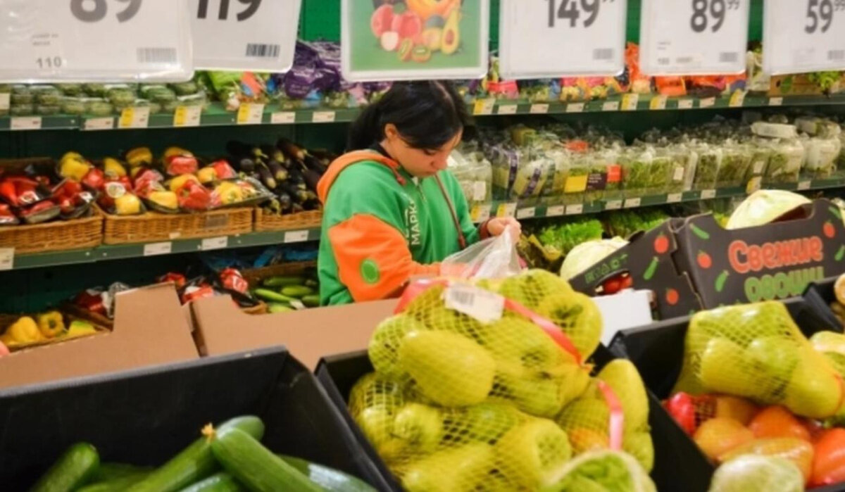     Девушка в магазине. Источник: chel.kp.ru Автор фото: Даниил Опарин