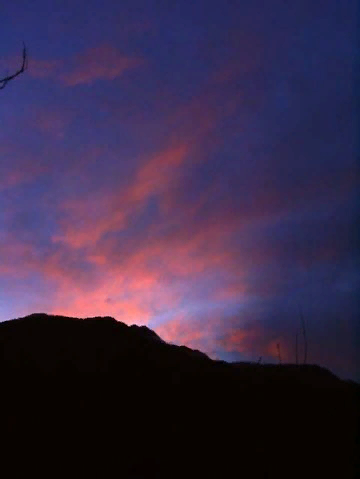 Рассвет в Алтайских горах. Фото автора.