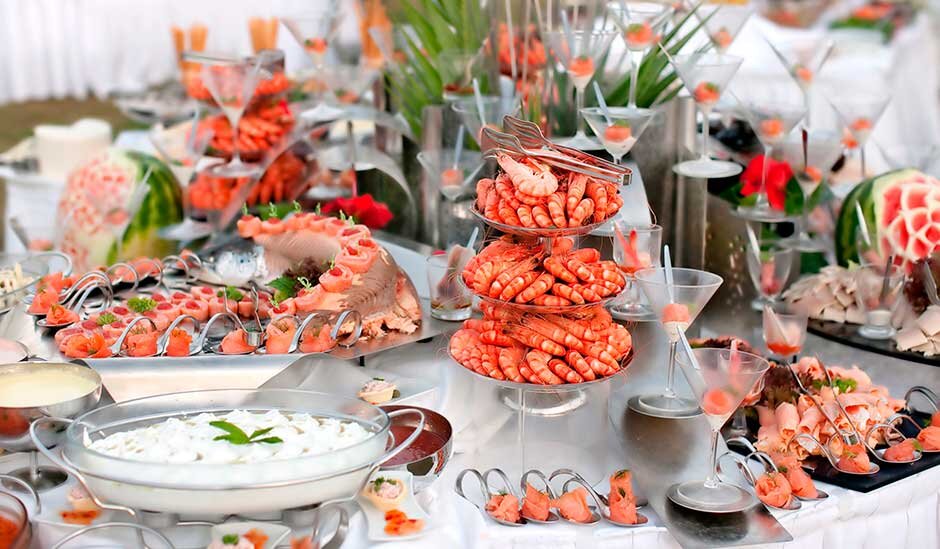 картинка взята с сайта https://mastercheff.ru/primer-menju-iz-moreproduktov-originalnye-bljuda-dlja-prazdnichnogo-stola/