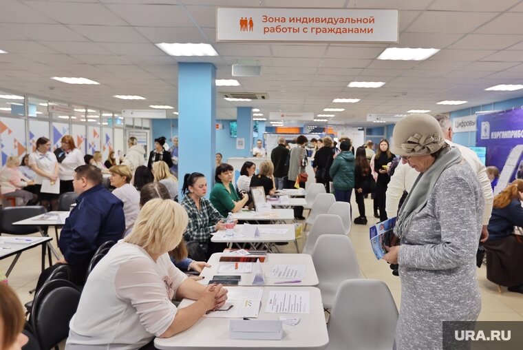    В Кургане проходит ярмарка вакансий в кадровом центре «Работа России»