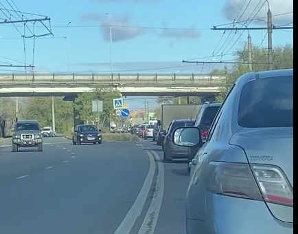    Пробка в центре города. В Оренбурге ремонт моста через Урал завершат к концу недели Белов Михаил Александрович