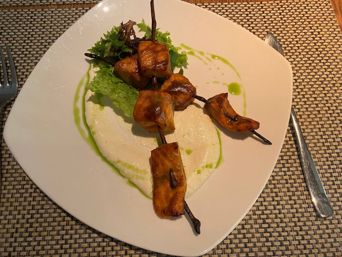 Морская форель на виноградной лозе