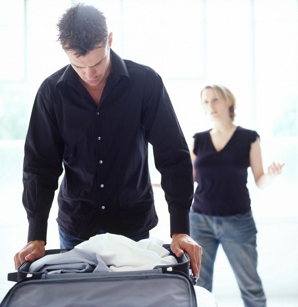 почему уходят женщины из семьи. мужчины уходят быстро но часто возвращаются. мужчина разум женщина. если мужчина ушел. картинка волосы покидают мужика.