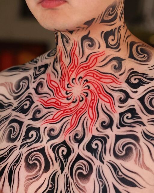 KIWA (Кива) — известный татуировщик, известный своими традиционными корейскими рисунками, вдохновленными данчхонгом.