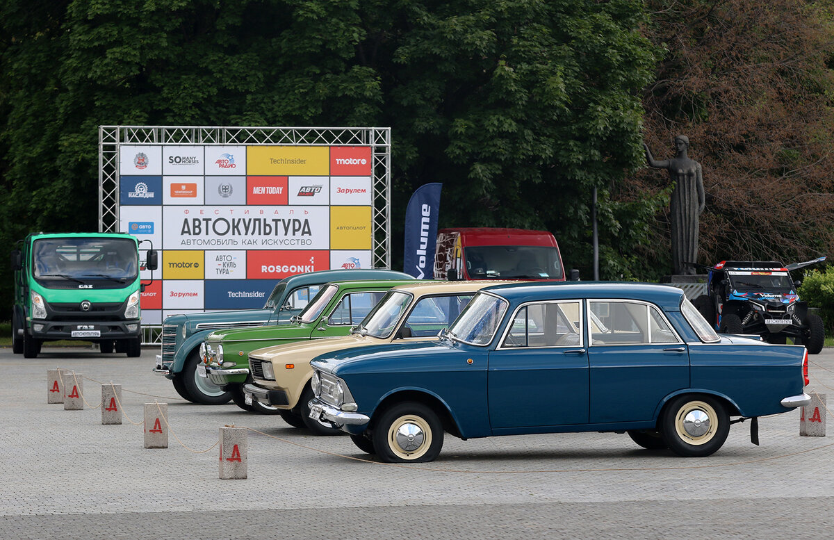 раздел "Классовая борьба". На заднем плане ГАЗ Валдай Next команды «ГАЗ Рейд Спорт»