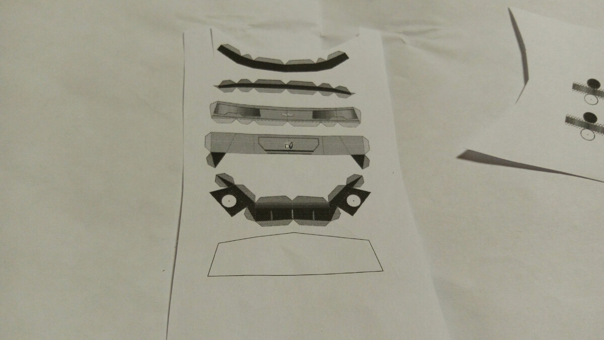 Вот наша разверТушка заднего бампера и не только. Кстати даже не думал что данная деталь окажется настолько сложной для понимания как ее нужно собирать. Личное фото.