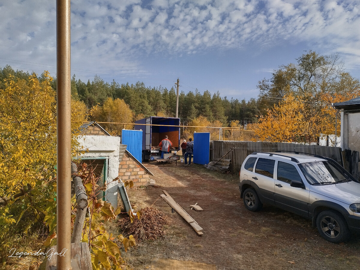 Вот она, ниже верха кузова больше, чем на полметра.