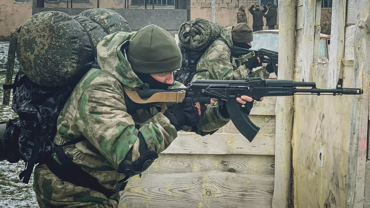     В Татарстане для тех, кто заключил контракт о прохождении службы в Вооруженных силах России после 31 августа 2023 года, установили новую единовременную выплату.
