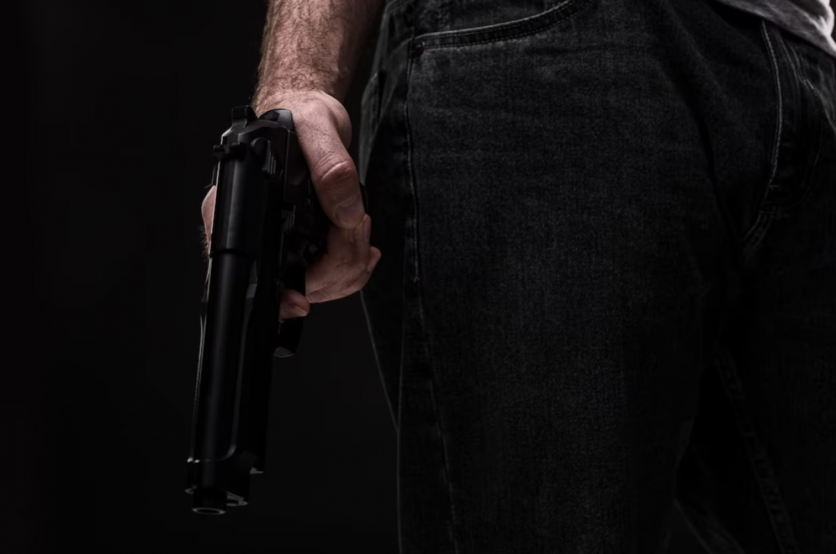    Тверичанин во время рыбалки нашёл пистолет и патроны к нему