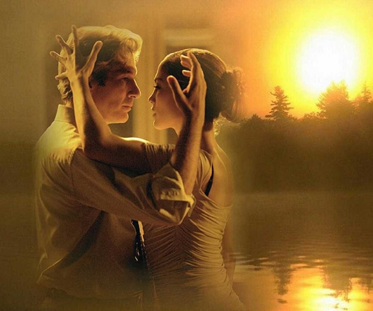 влюбленные на скамейке. парень девушка луна. ночь пройдет пройдет пара. ночь пройдет пройдет пара. мужчина и женщина космос.