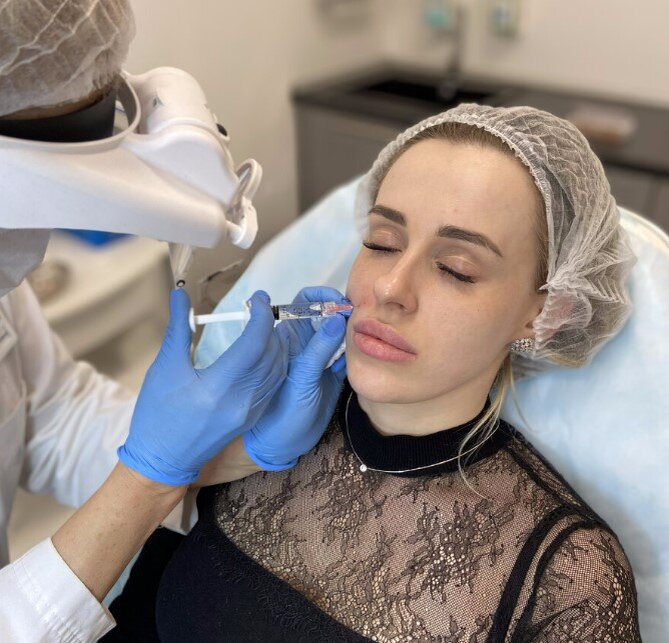 Контурная пластика фото до и после. Фото с сайта Д.Р. Гришкяна. Имеются противопоказания, требуется консультация специалиста