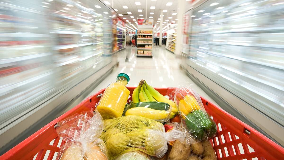 Некачественные продукты. Некачественные продукты питания. Импортные продукты питания. Испорченные продукты в магазине. Некачественные продукты в супермаркетах.