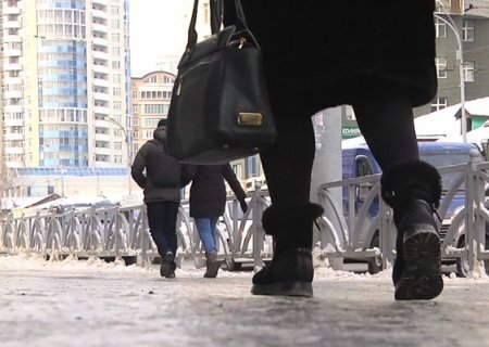    Почти половине жителей Санкт-Петербурга не хватает денег на жизнь, при средней зарплате около 90 тысяч рублей