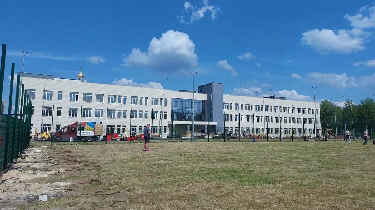     Потоп, предварительно, произошел в корпусе «Школы 800» на Автозаводе. На третьем этаже в здании якобы прорвало трубу. Об этом говорится в Telegram-канале «Мой Нижний Новгород».