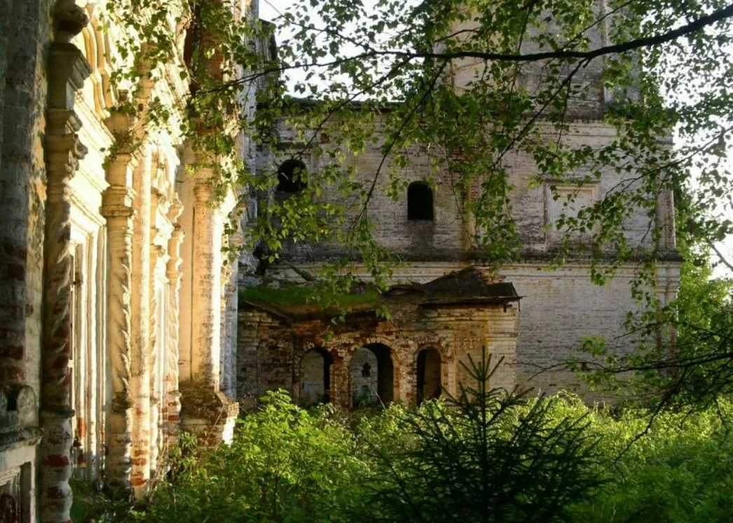 Урочище кировская область. Буркинский Погост (Покров на Лузе). Покровская Церковь. Кировская область храм Покрова на Лузе. Покровская Церковь Лузский район. Покровская Церковь Кировская область.