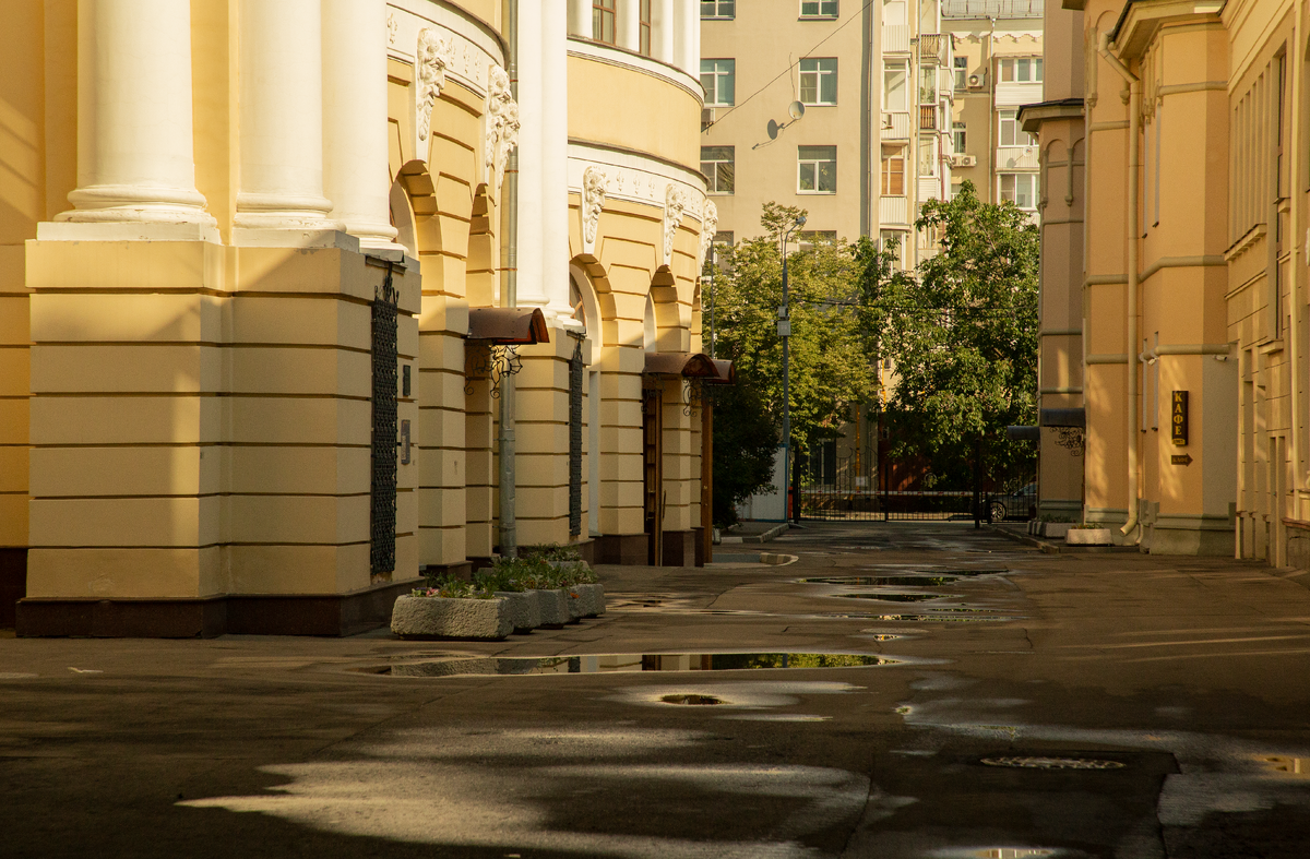 Двор Плехановки