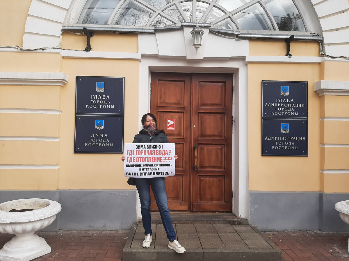 Товарищ Яснорада, собственной персоной. Стою в одиночном пикете.