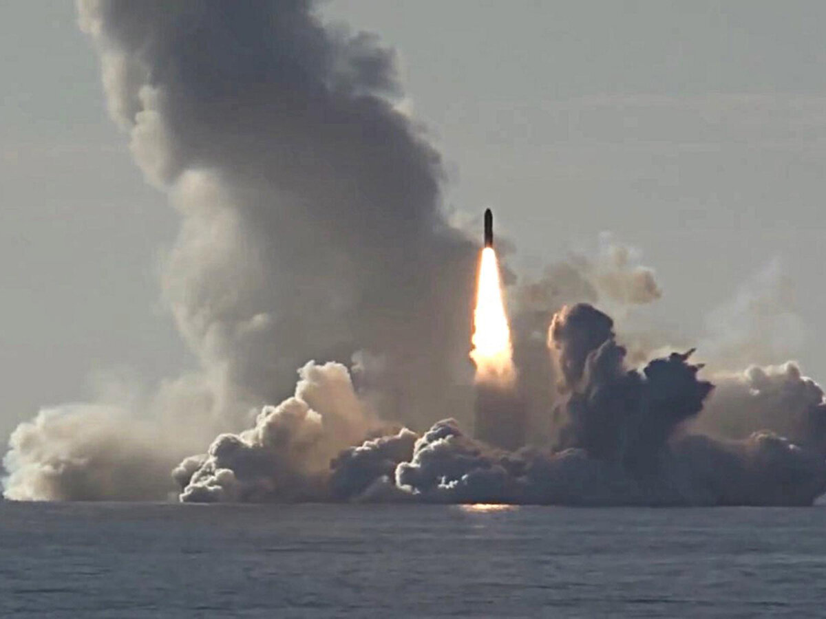 Запуск ракеты "Булава".