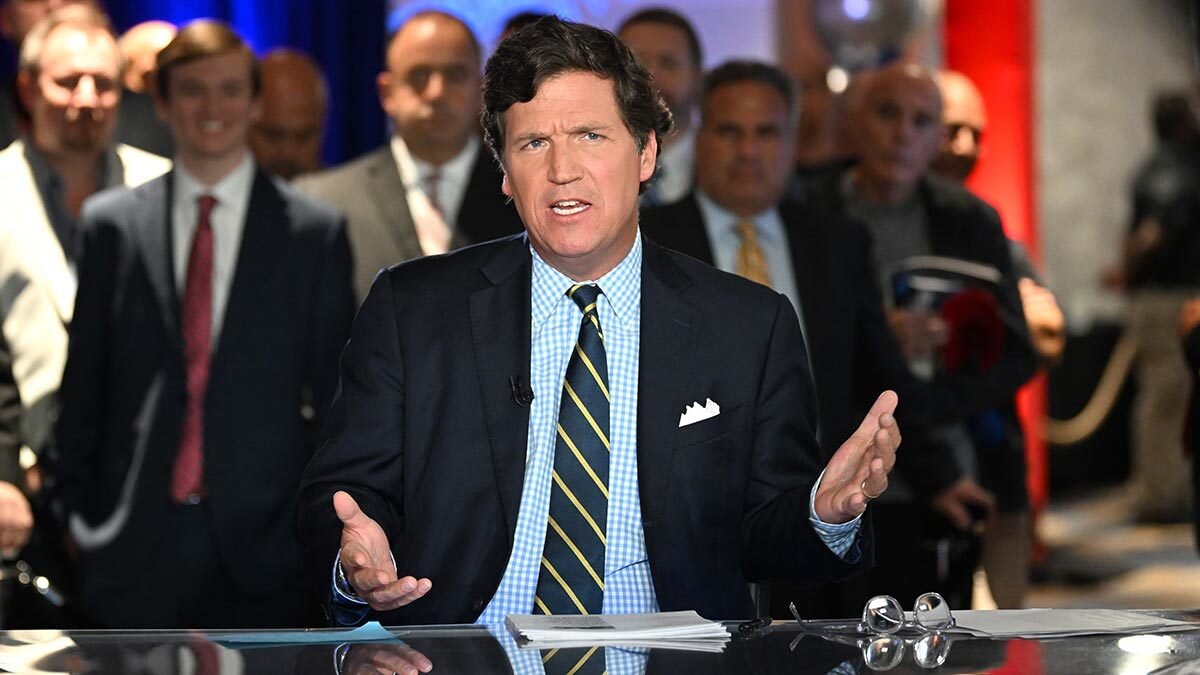 ФОТО  ТАКЕРА КАРЛСОНА.ЭТОТ ГЕНИАЛЬНЫЙ ИНТЕЛЛЕКТУАЛ И ЧЕСТНЫЙ ЧЕЛОВЕК ЖЖЕТ В СТИЛЕ САТИРИКА ЗАДОРНОГО М.  ИСТОЧНИК СВОБОДНЫЙ.