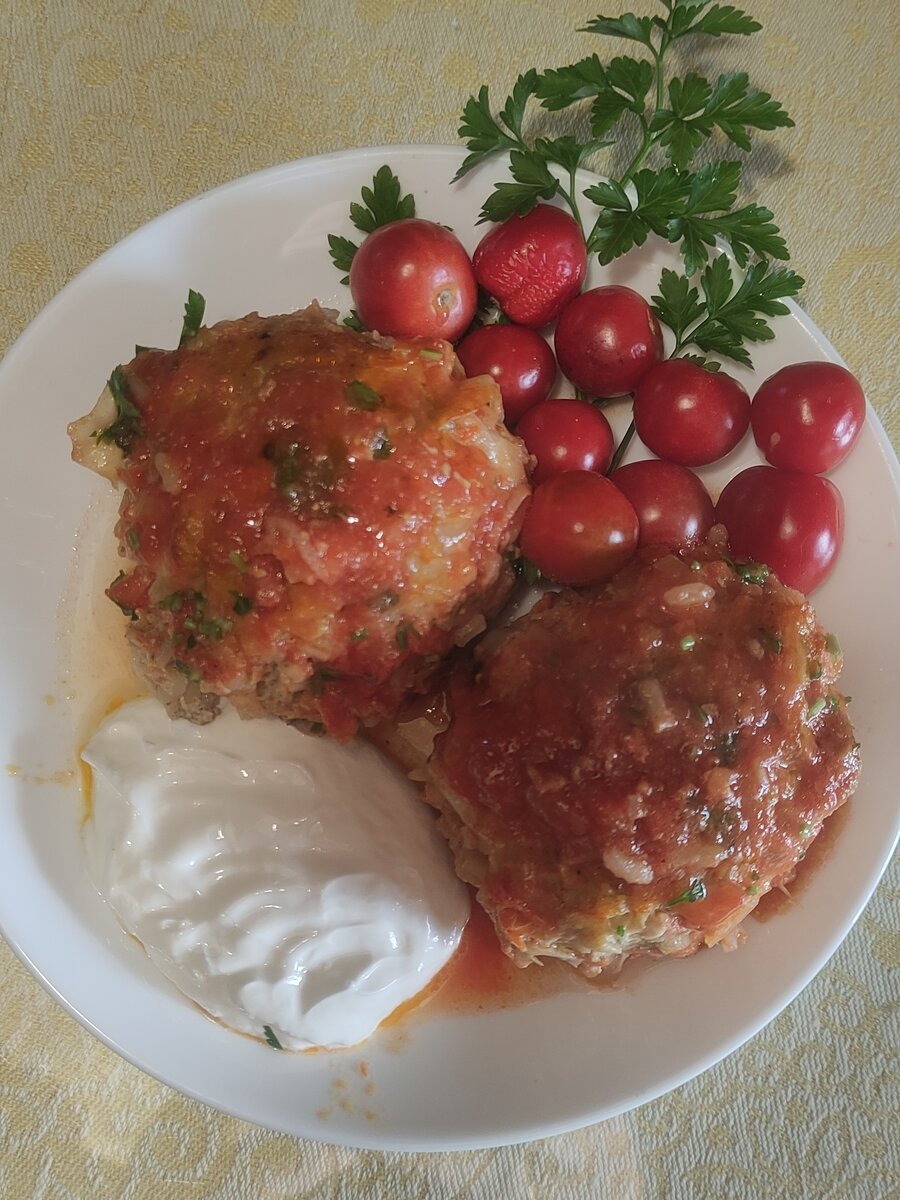 Я не мастер украшать блюда. Голубцы получаются вкусными.