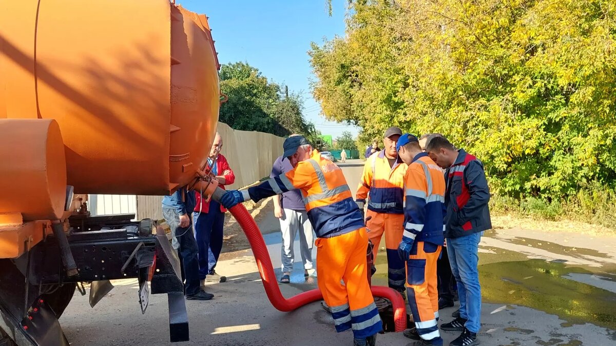     В казанском поселке Старые горки городские власти не могут решить, кому чинить неисправный гидрант. За месяц на территории произошло два пожара. Об этом Inkazan рассказал местный житель Ильхам Шагараев.
