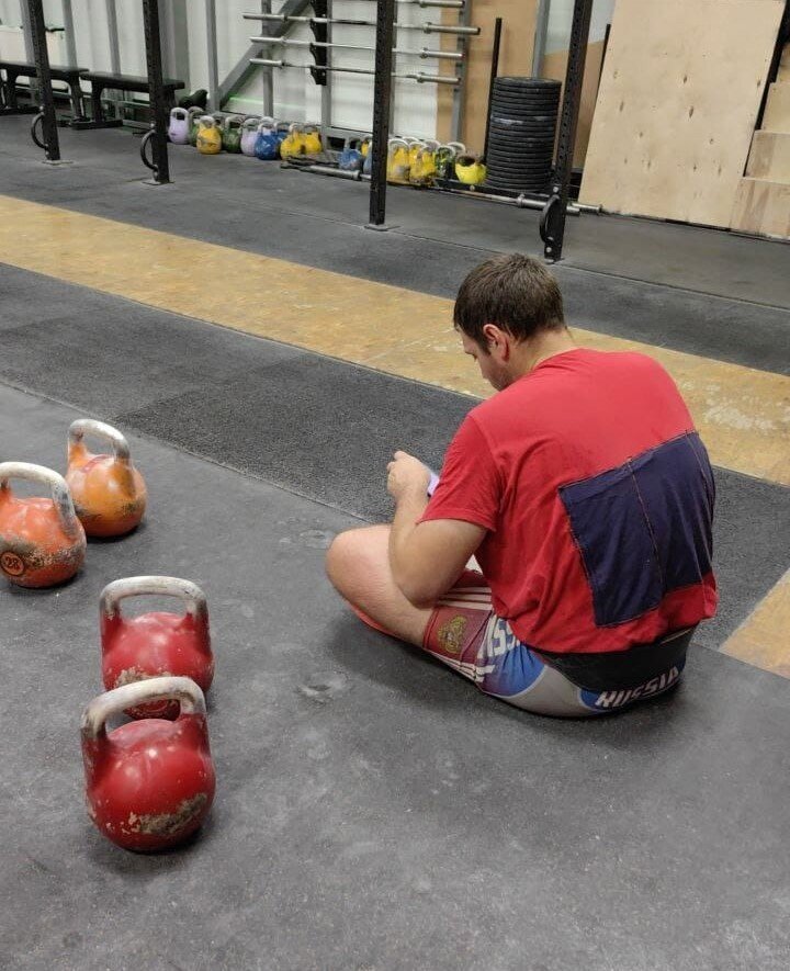 Соревновательные веса: 16 - 24 - 32 кг. Между ними мы проходим «промежуточные» - 20 - 22 - 28 - 30 кг .