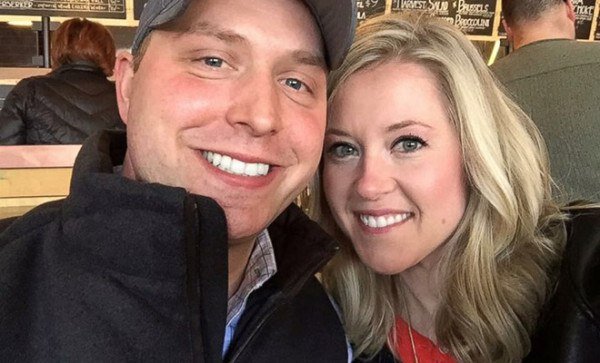 Супруги держали свадебный подарок от бабушки 9 лет закрытым, а когда открыли, он сохранил их семью. Невероятная история, которая вдохновила множество людей по всему миру.-5