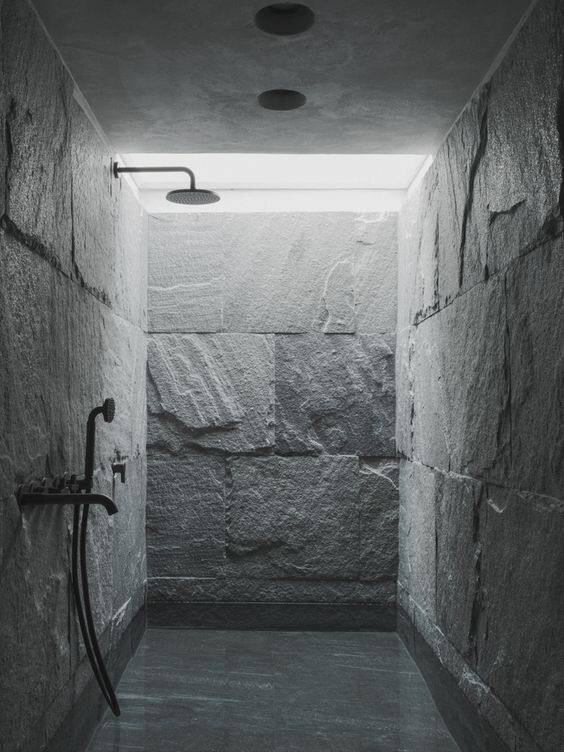 Панели можно установить даже в ванной или душевой, или сауне, или хамаме