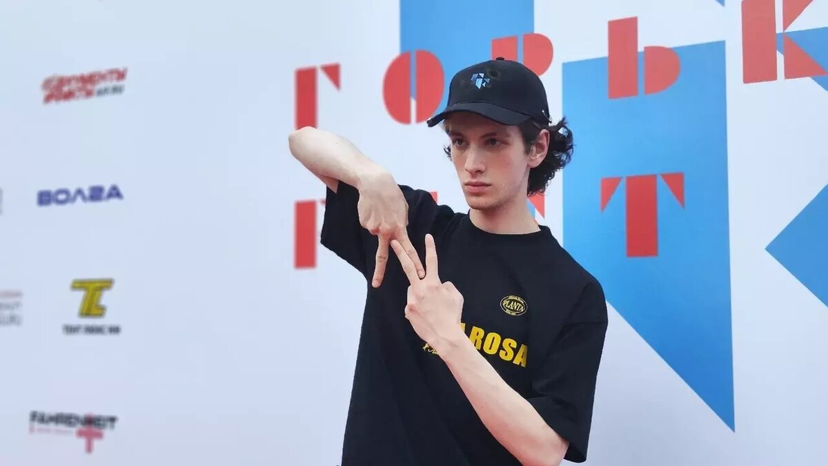     Нижегородский актер Марк Эйдельштейн снялся в фильме американского режиссера Шона Бейкера. Он сыграл одну из ролей в картине под названием «Анора» (18+)