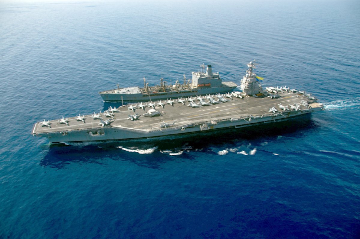    Авианосец Gerald R. Ford входит в Средиземное море.