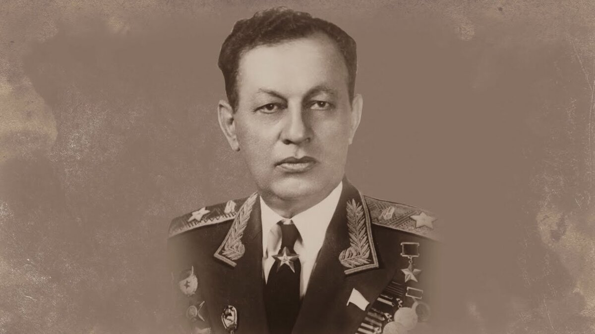 Уроженец Нагорного Карабаха, легендарный военачальник, Герой Советского союза, Главный Маршал Бронетанковых Войск Амазасп Бабаджанян