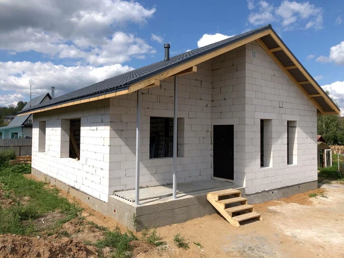 Дом построенный по газобетонной технологии. На его возведение ушло всего 32 дня