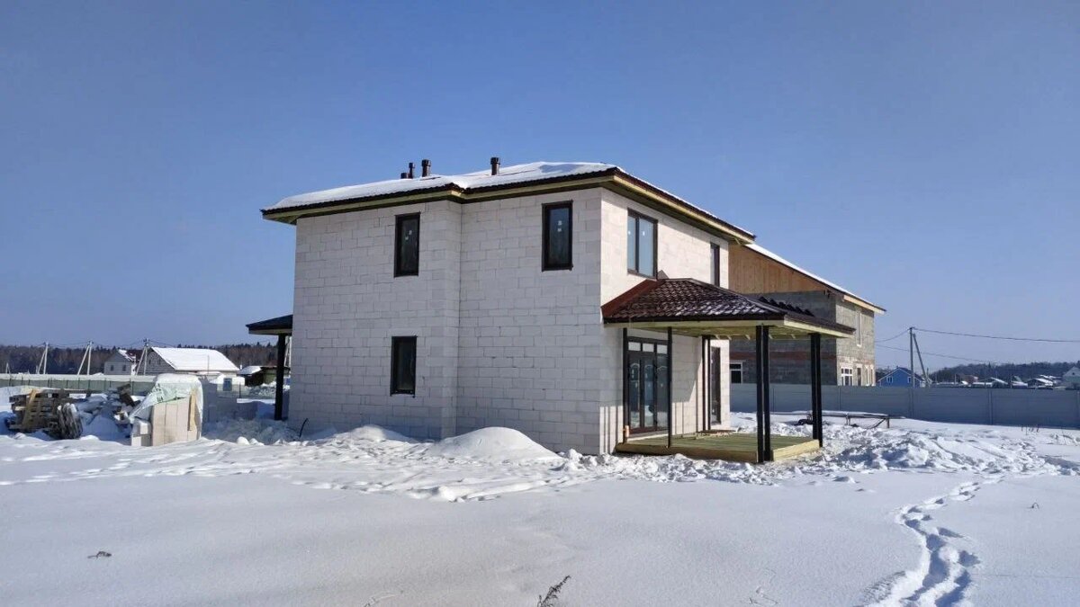 Этот дом из газобетона будет очень теплым и уютным зимой