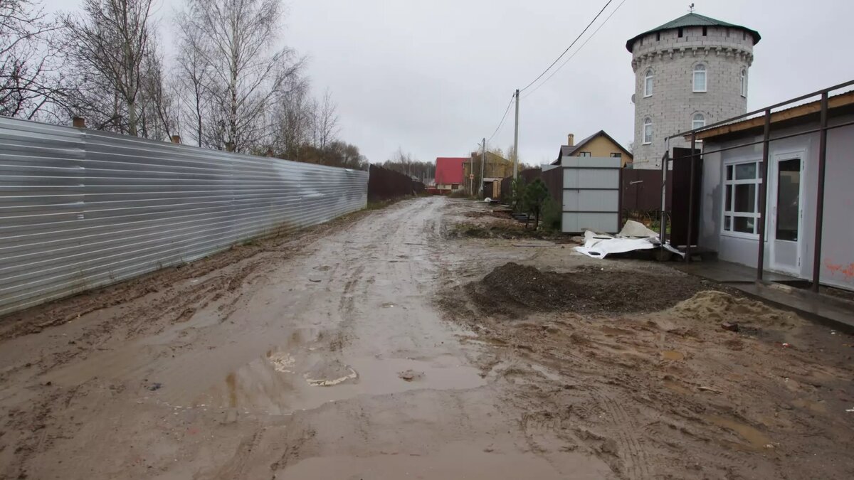     В Зеленодольске жители частного сектора записали обращение главе Татарстана Рустаму Минниханову из-за накопившихся проблем. Соответствующая видеозапись появилась на Youtube-канале «Народный независимый канал».