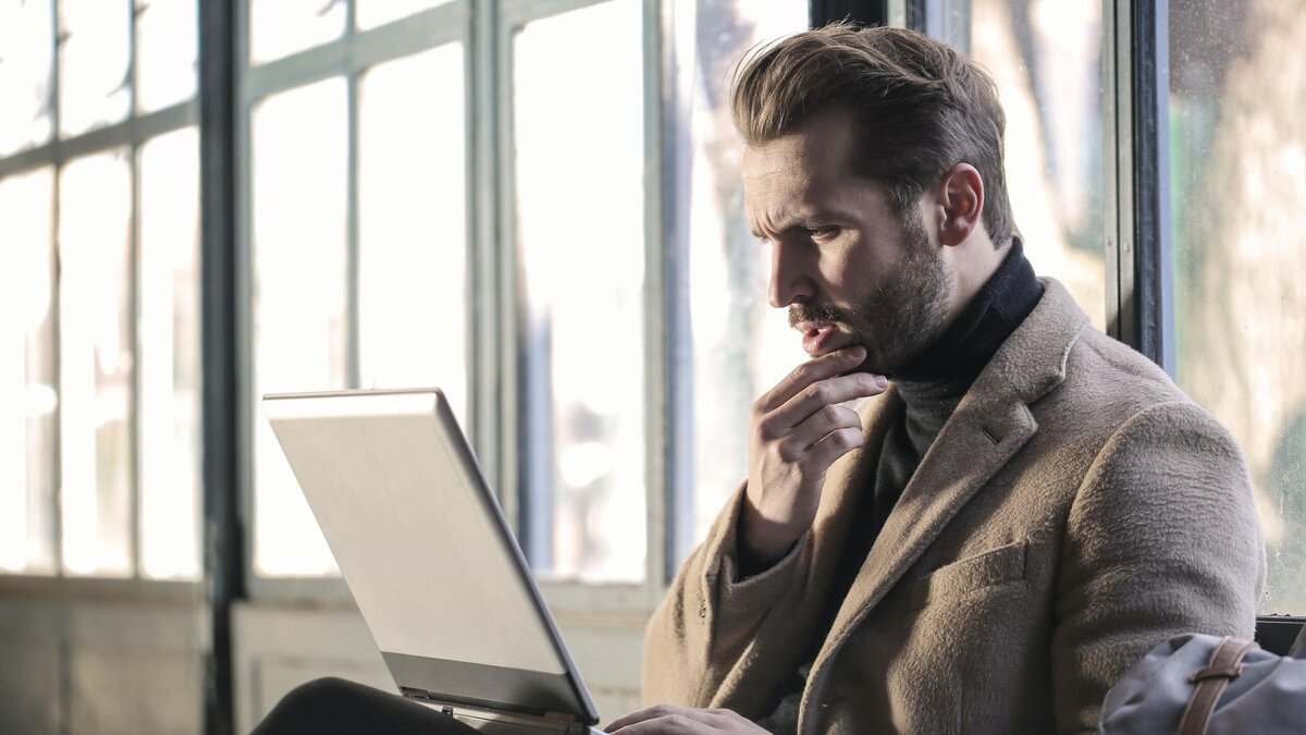    Что делать, если ненавидишь свою работу, а уволится не можешь: совет психолога© Unsplash / Брюс Марс