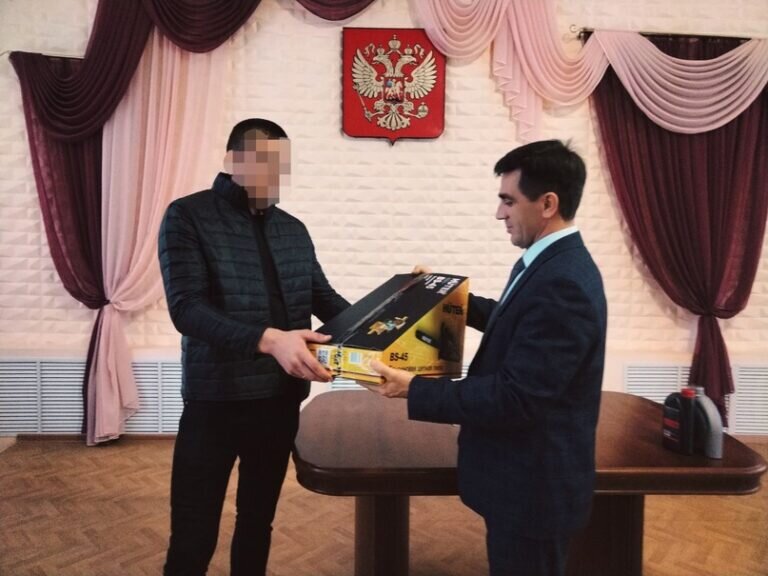    Жители Сорочинского округа передали ракетчикам-участникам СВО бензопилу Кристина Просвиркина