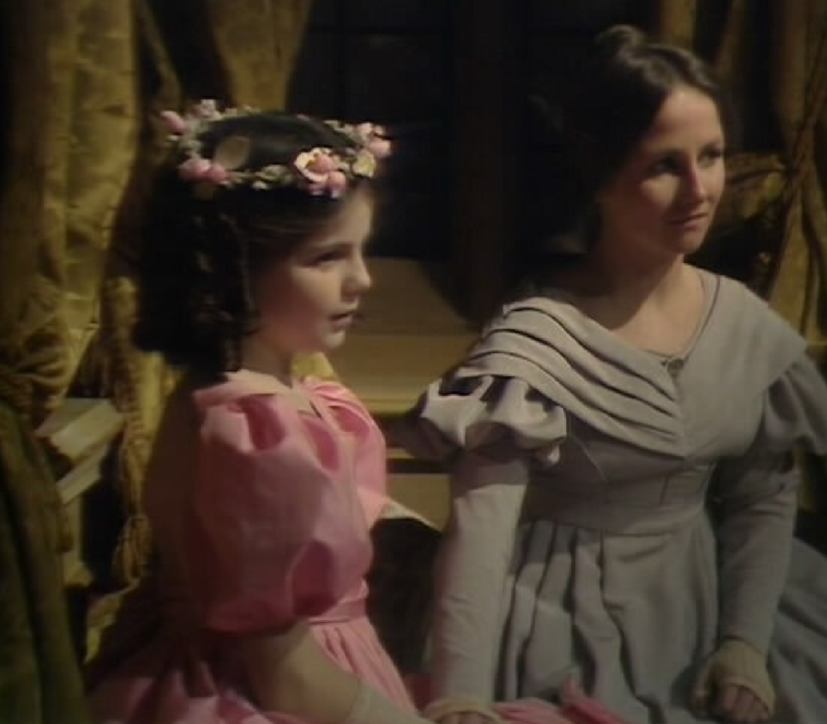 Исполнительница роли, судя по имени (Бланш) действительно была француженкой. Точнее, почему была? Надеюсь, и сейчас еще Blanche Youinou тихо-мирно проживает свой серебряный возраст, но вот в кино не снимается. Собственно, она в том сериале появилась первый раз. Не знаю, как. А дальше - как отрезало.