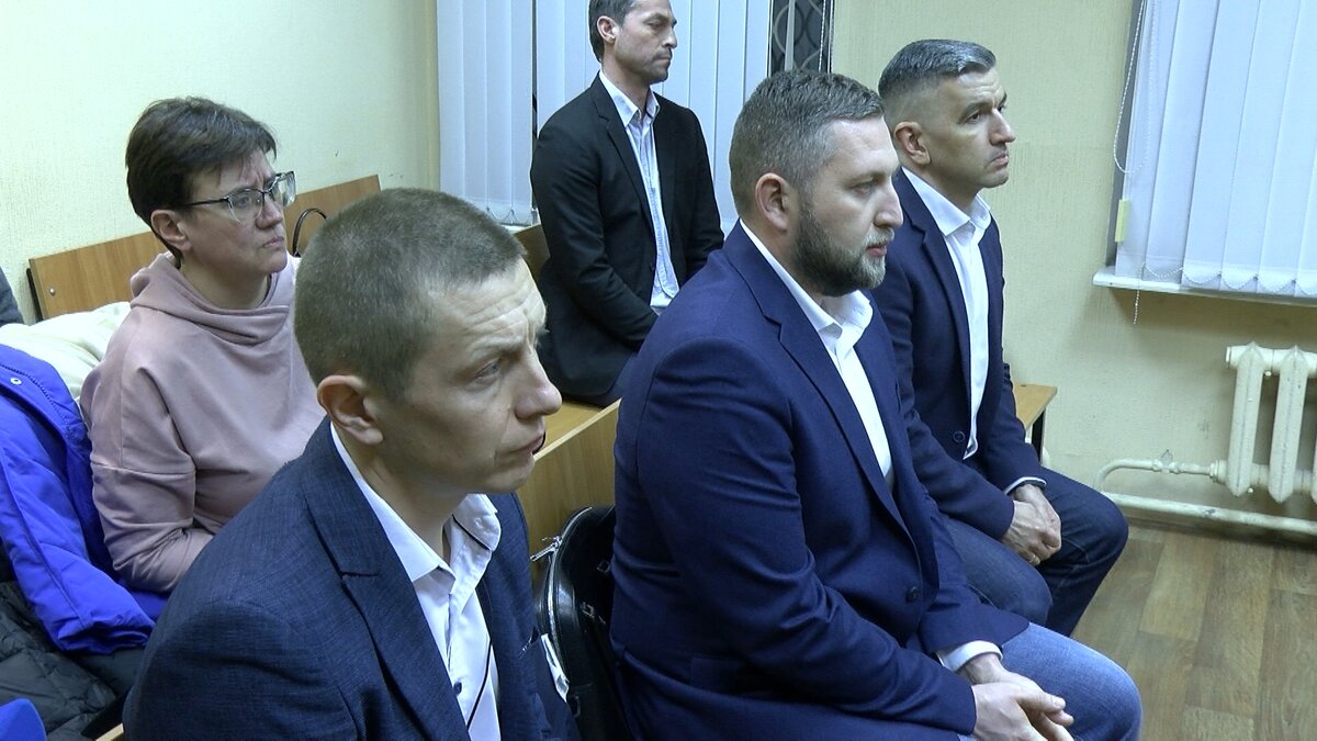     Фокину и Буянкину сняли часть ограничений. Они работают в больницах