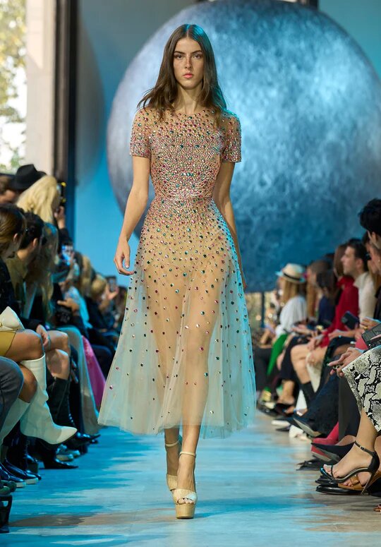 Какие платья в тренде зимой 2023-2025: вечерние наряды для праздников.. Fashion 