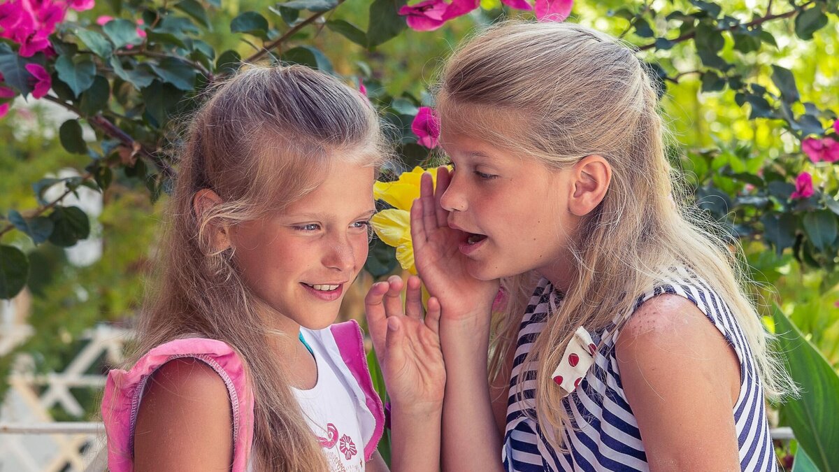    Почему сплетничать полезно? Ученые нашли простой, но неожиданный ответ© Unsplash | Витольда Кляйн