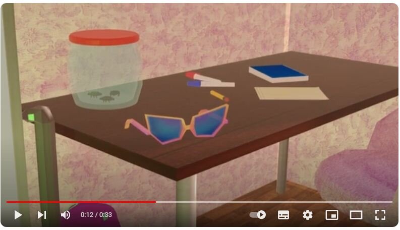 Режиссер Маринет Мортем стол в комнате девочки рептилоида