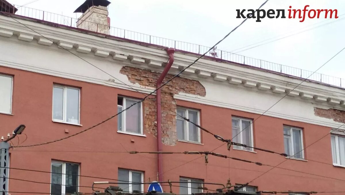     Состояние дома 37 на проспекте Ленина ухудшается с каждым месяцем.