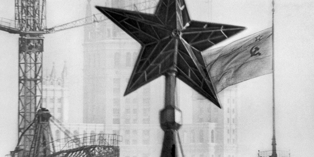 Почему Кремлевские звезды никогда не гаснут и их не сдувает даже ураганным ветром
