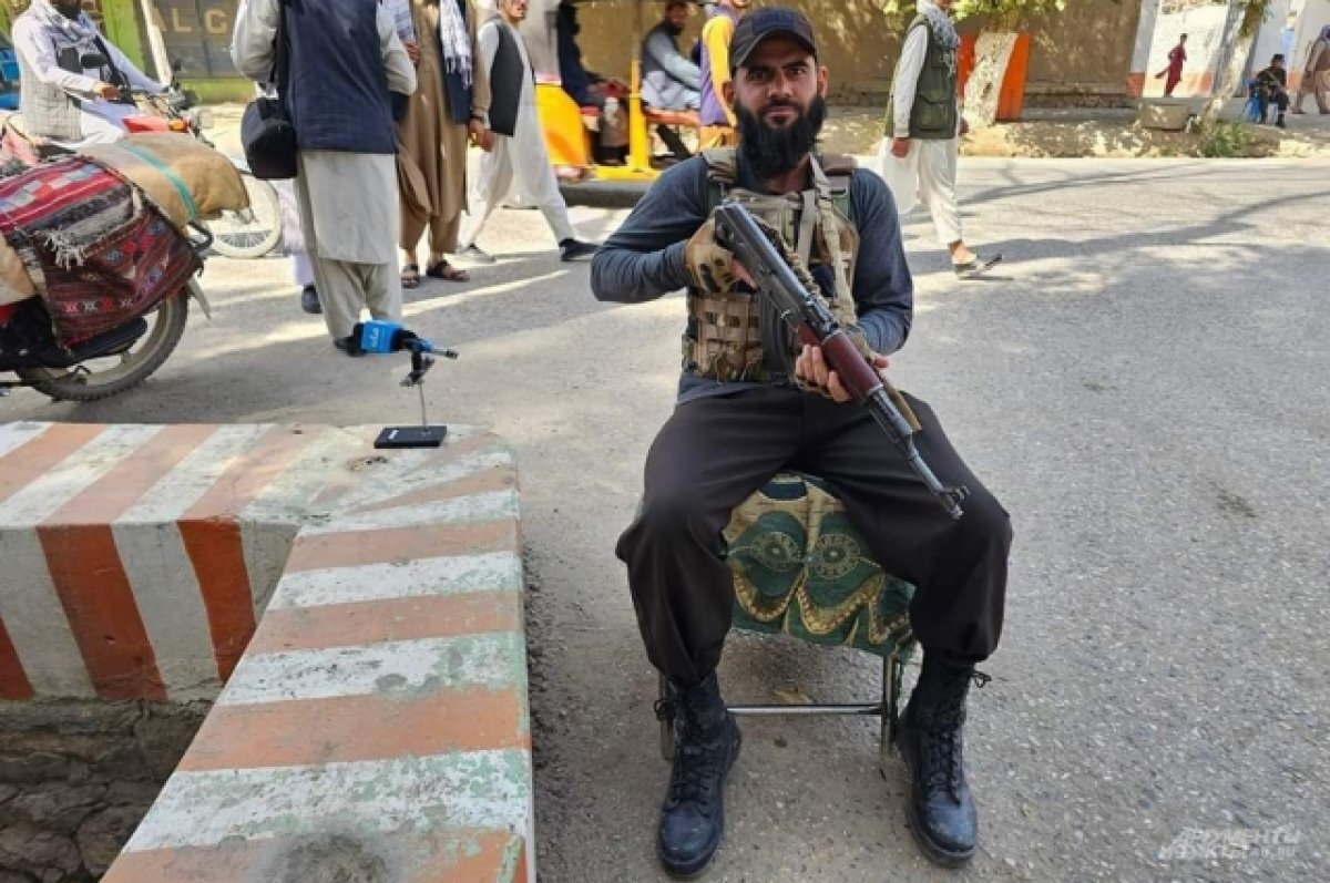 ...43-летний Абдулла Хафиз — бывший «серебергемсер» (сержант) афганской армии. Опытный военный, он 10 лет отслужил на контракте в одной из самых опасных провинций — Гильменд.
